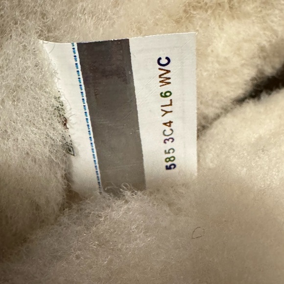 New UGG Classic mini side logo white sheepskin leather Women’s 6 boots shearling - Picture 9 of 12